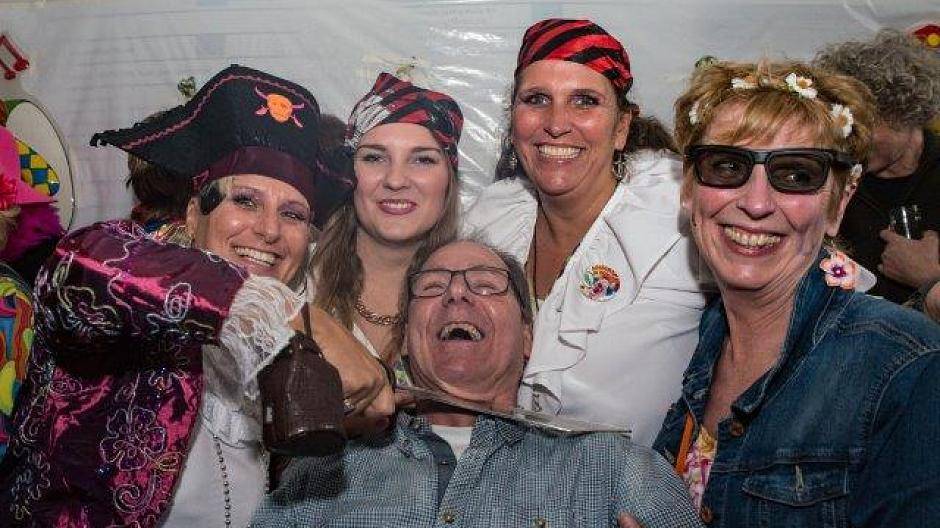 Alte Weiber erobern Krefelder Rathaus