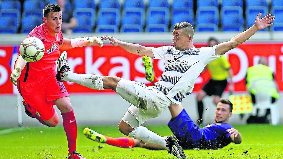  Es hätte auch durchaus 4 oder gar 5 zu Null für den MSV ausgehen können. Doch dies blieb ein Traum. Mit einem 1:0 waren die Fans und der Trainer auch zufrieden, denn der Sieg war anvisiert und wurde erreicht. 