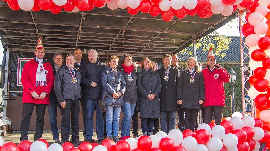 Auch die Politik war auf der Bühne am Leineweberplatz...