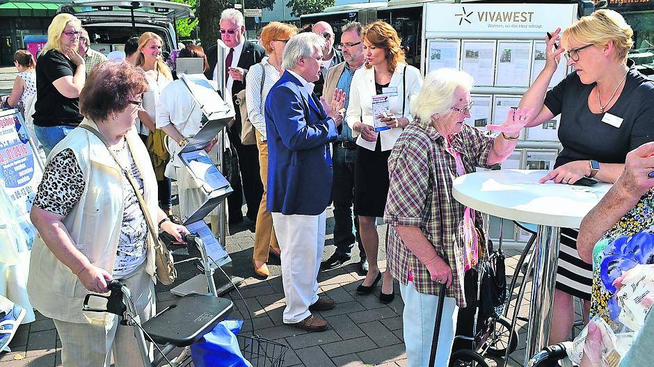  Ein Morgen voller Information: Dies war die Hamborner Wohnungsbörse am Donnerstag vergangener Woche. An den diversen Ständen der Wohnungsgesellschaften wurden sogar Mietverträge vorbereitet. 
