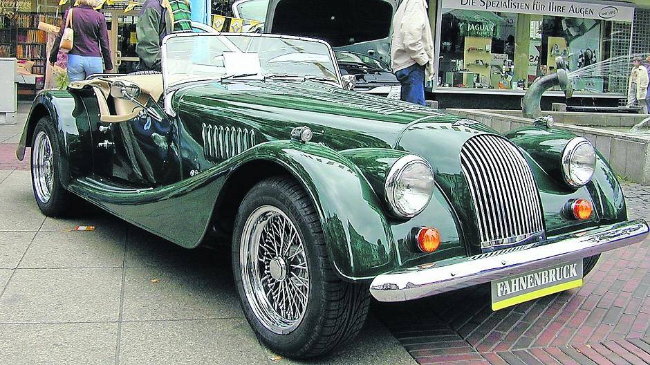 Da wird schon genau hingeschaut: Die Ausstellungsdichte von 17 Händler mit 28 Marken schafft schon fast den kompletten Marktüberblick über den deutschen Automarkt. Da gibt man sich manchmal kritisch.