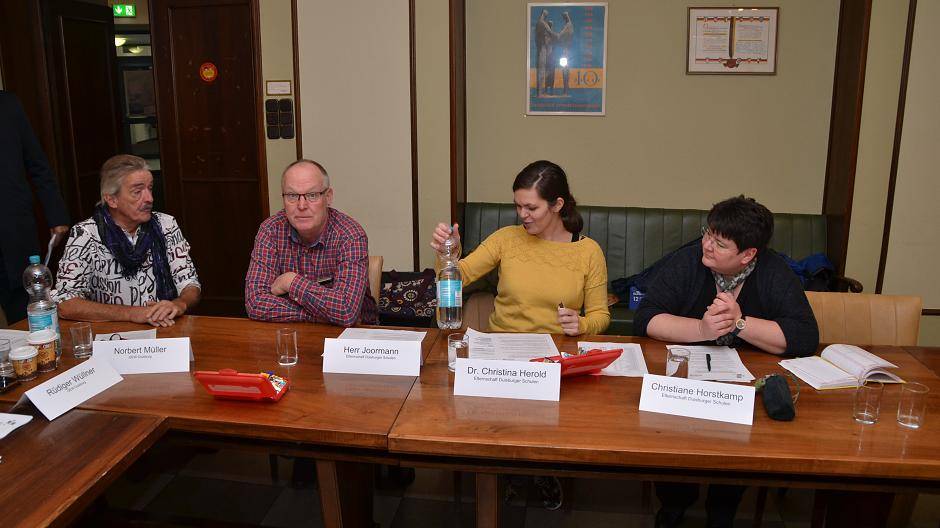 Duisburg gehen die Lehrer aus