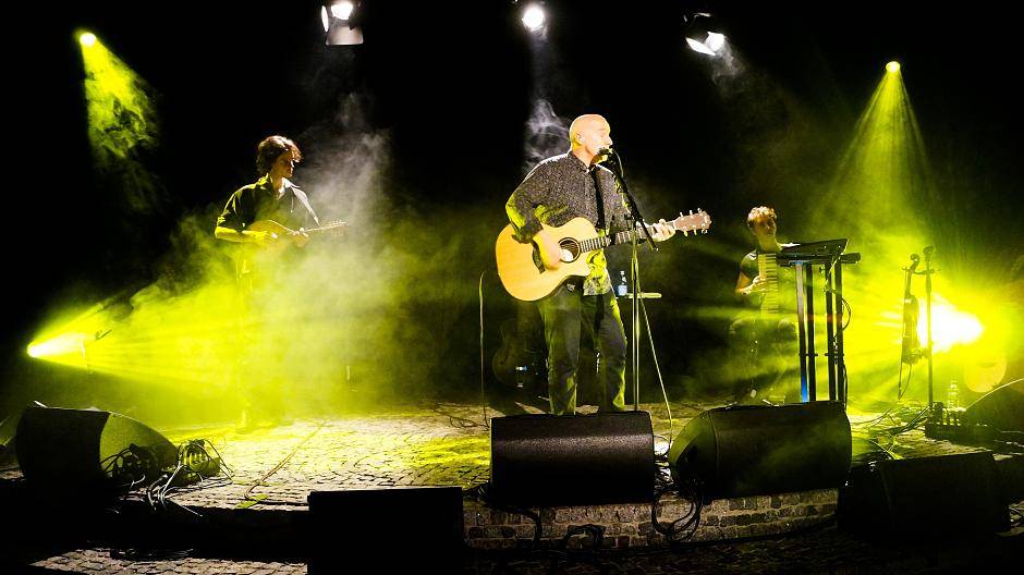 Midge Ure live mit Cole Stacey und Joseph O’Keefe.