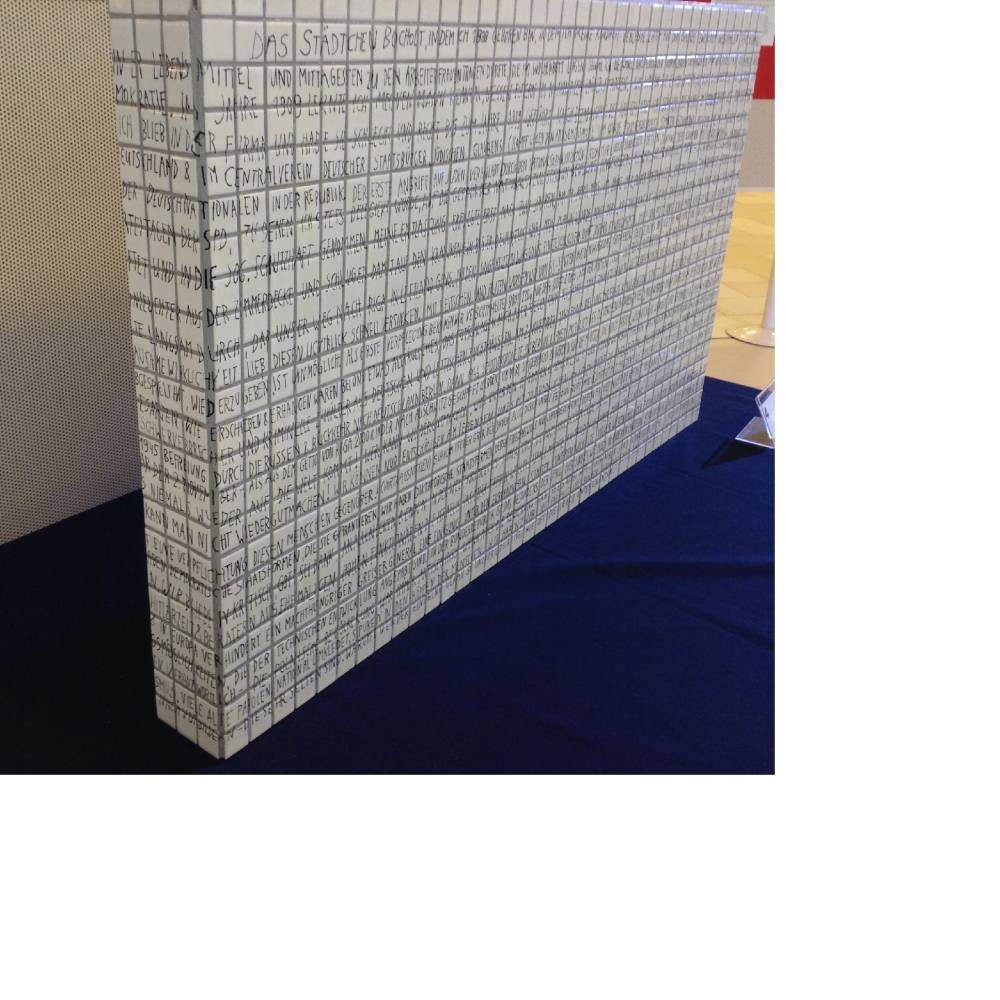 Die "Fliesenmauer" von Lukas Glukowski.