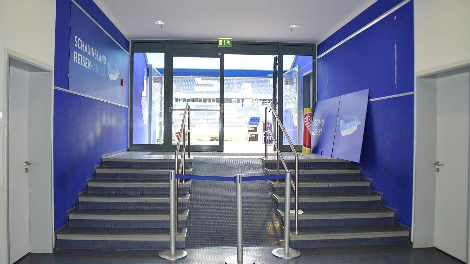 Die Spieler nehmen den...