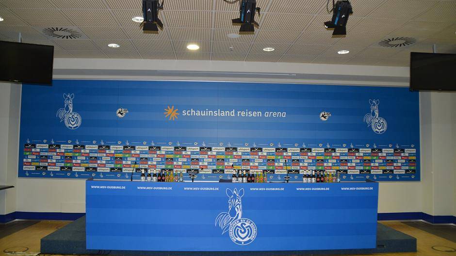 Und nach dem Spiel erzählt Ilia Gruev dann bei der Pressekonferenz, dass er sehr...