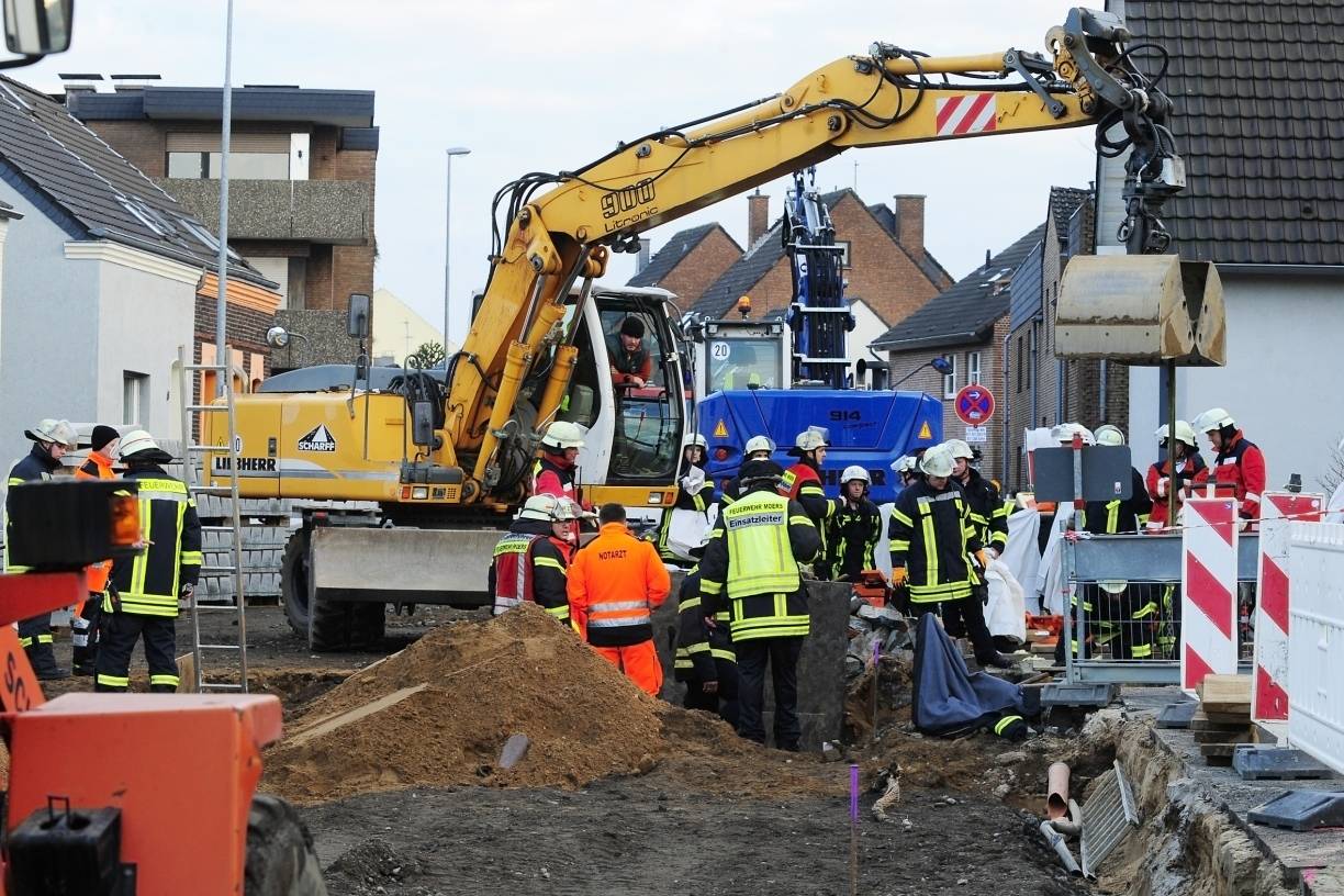 Bergungsarbeiten an der Essenberger Straße.