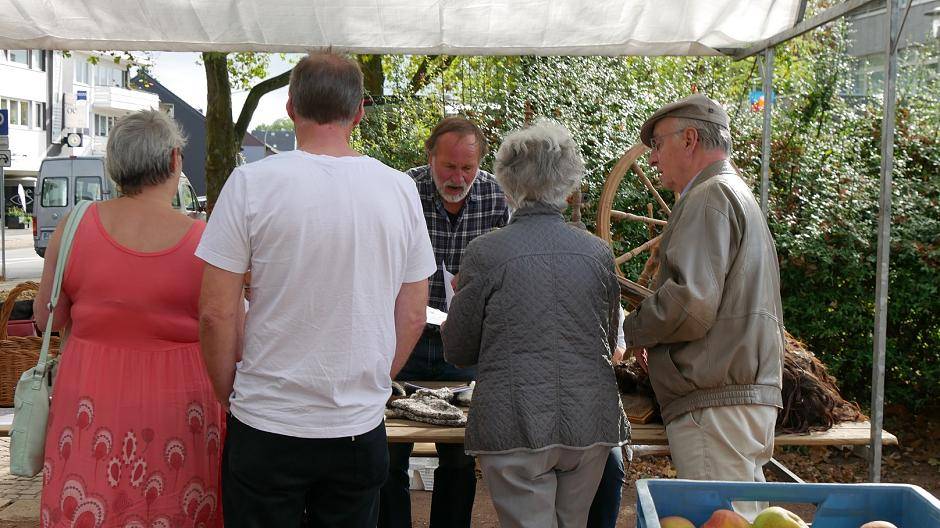 Horst Manja informiert gerne darüber, was mit Wolle alles möglich...