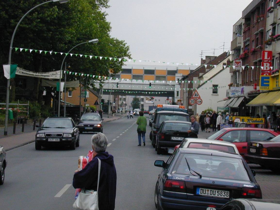  Die Münchener Straße ist eine der wenigen noch verbliebenen Einkaufsstraßen, die ihrer Funktion als Nahversorger gerecht werden. Enttäuscht ist man beim Werbering von der lokalen Politik. „Die zeigen wenig Interesse für unsere Situation“, war auf der Sitzung zu hören. 