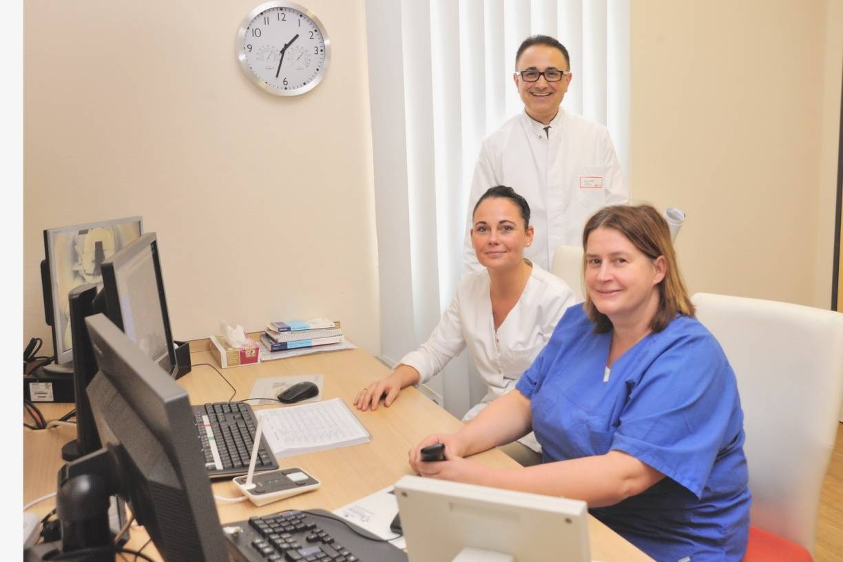 Freuen sich über die hochmoderne Radiologie: Chefarzt Dr. Amin Laali und die Mitarbeiterinnen Yvonne Staniforth (links) und Anja Barkow.