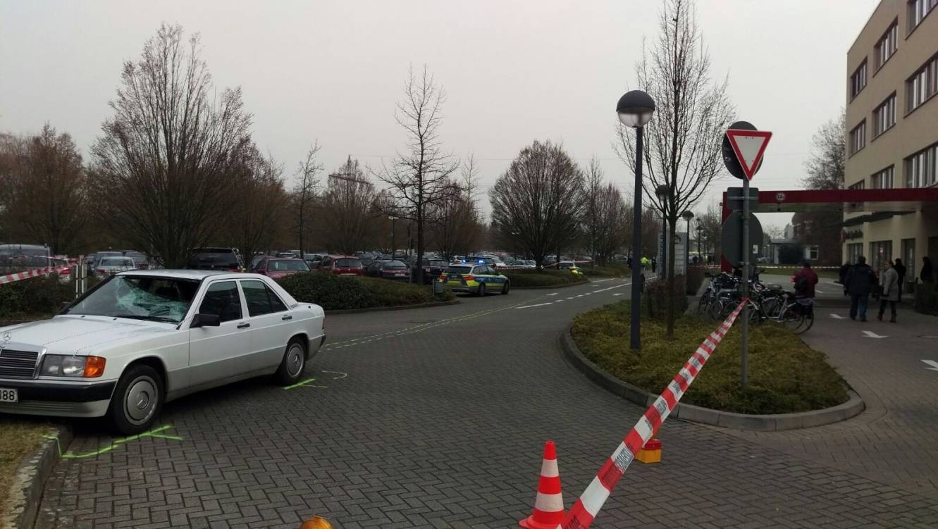 Krefeld: Ein Toter bei Unfall auf Krankenhaus-Parkplatz