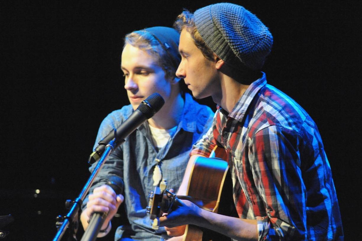 Jean-Marie Kolberg (rechts) bot auf der Gitarre eigene Stücke.