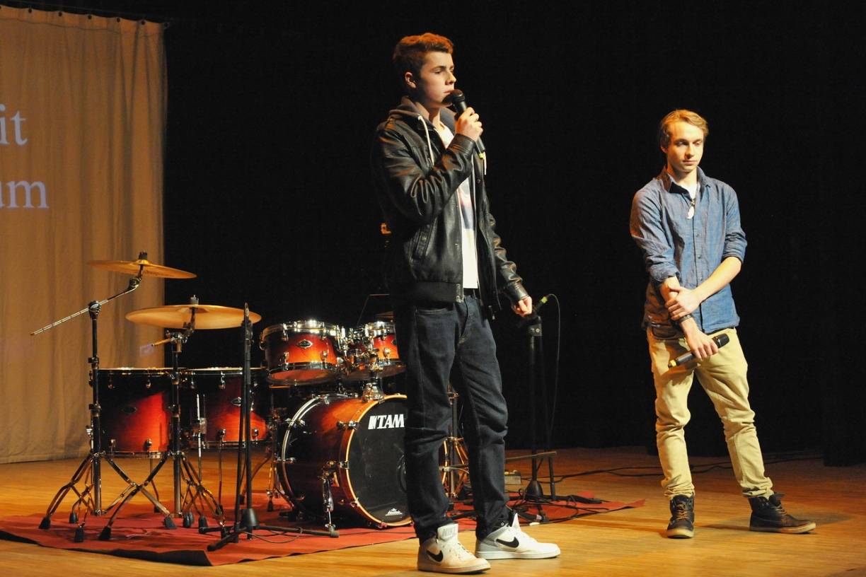  Nick-Noah Kolberg und Simon Rottig untersuchten die Einschätzungen ehemaliger Waldorf-Schüler bezüglich ihres Lebenswegs. So interviewten sie auch den Schauspieler Henning Baum. 