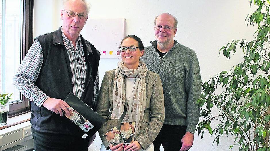  Sie ermutigen Betroffene, sich frühzeitig zu melden — „und nicht erst dann, wenn nur noch die Kündigung bleibt“: Berater Werner Fleuren, Juristin Ruth Hochgürtel und Dieter Mokros, Leiter der Telefonseelsorge Krefeld. 