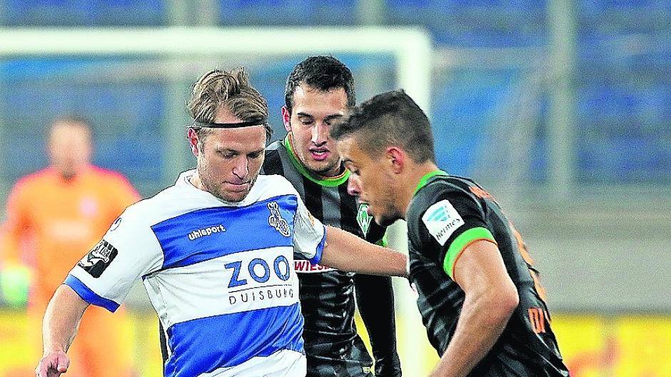 Martin Dausch von Union Berlin machte — hier gegen Franco di Santo — eine gute Figur im Mittelfeld.