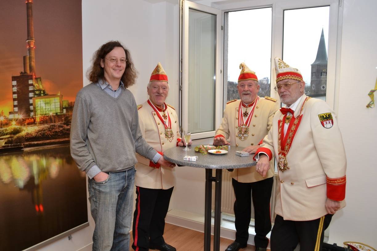 Derweilen hatte Redakteur Thomas Warnecke die Raucherrunde...