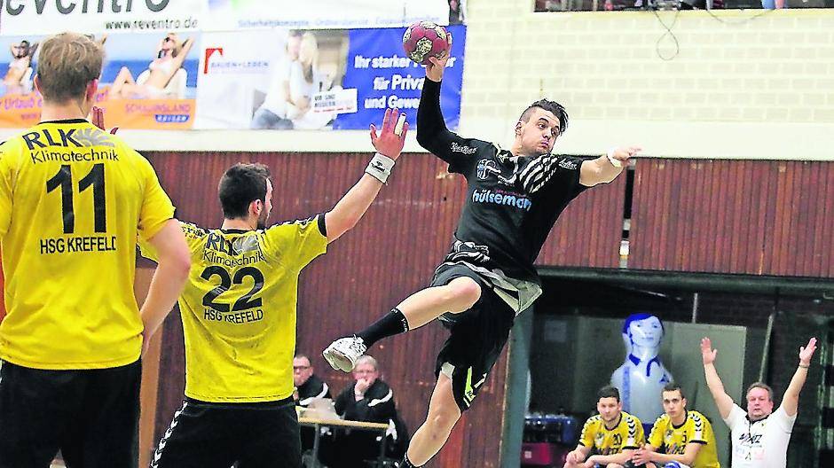 Michael Heimansfeld, hier im Derby gegen die HSG Krefeld, traf sechs Mal gegen die Mindener Reserve und ist mit den OSC Löwen langsam aber sicher wieder auf Kurs.