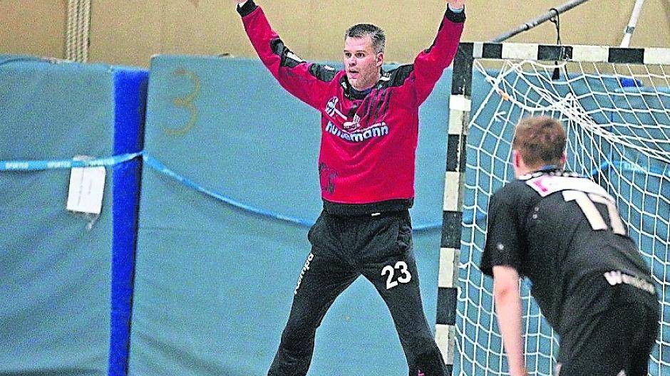 Matthias Reckzeh war gegen Ferndorf als Trainer und Torhüter gefragt. Verhindern konnte er die Niederlage gegen den Tabellenführer aber auch nicht.