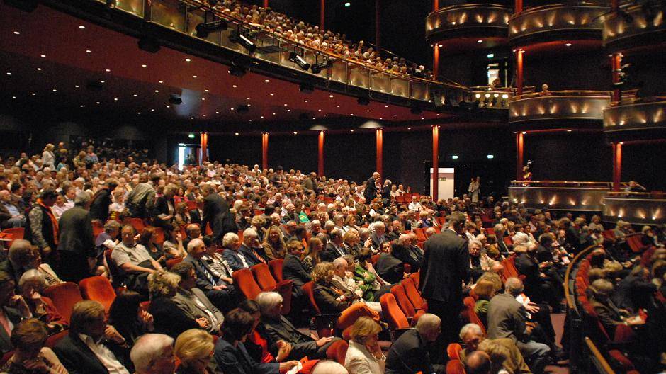  Zur Zeit sorgen die Duisburger Philharmoniker ebenso wie Tourneeproduktionen regelmäßig für ein volles Haus im Theater am Marientor mit seinen 1.540 Plätzen.  