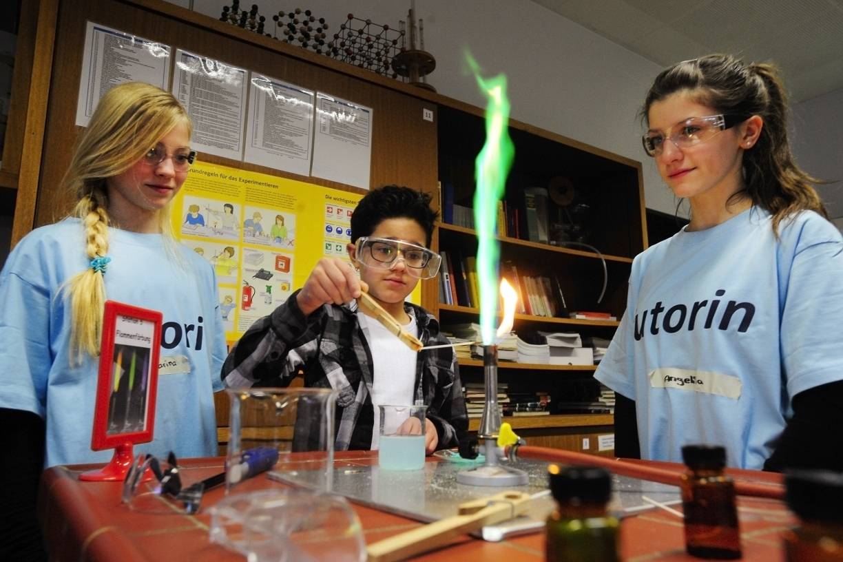 Chemie ist nicht langweilig! Beim Tag der offenen Tür der Gesamtschule war für Experimente gesorgt. Die Gesamtschule selbst soll keines werden.