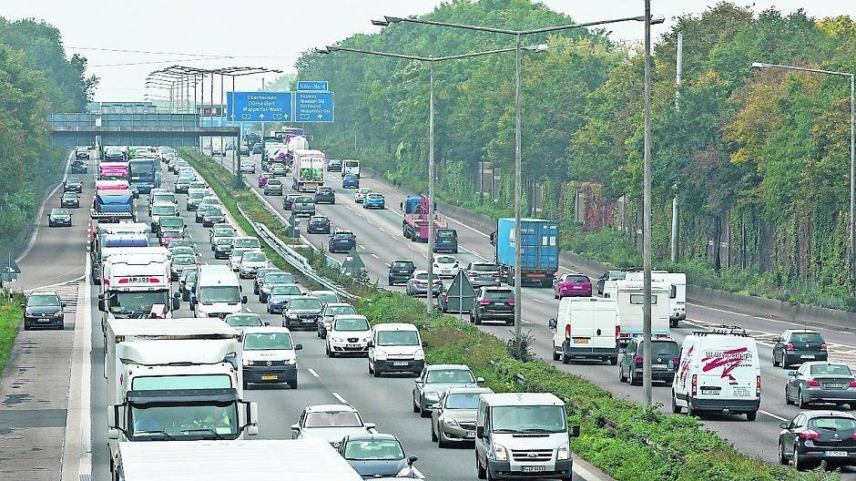  Wer im Stau steht, sollte geduldig sein. 