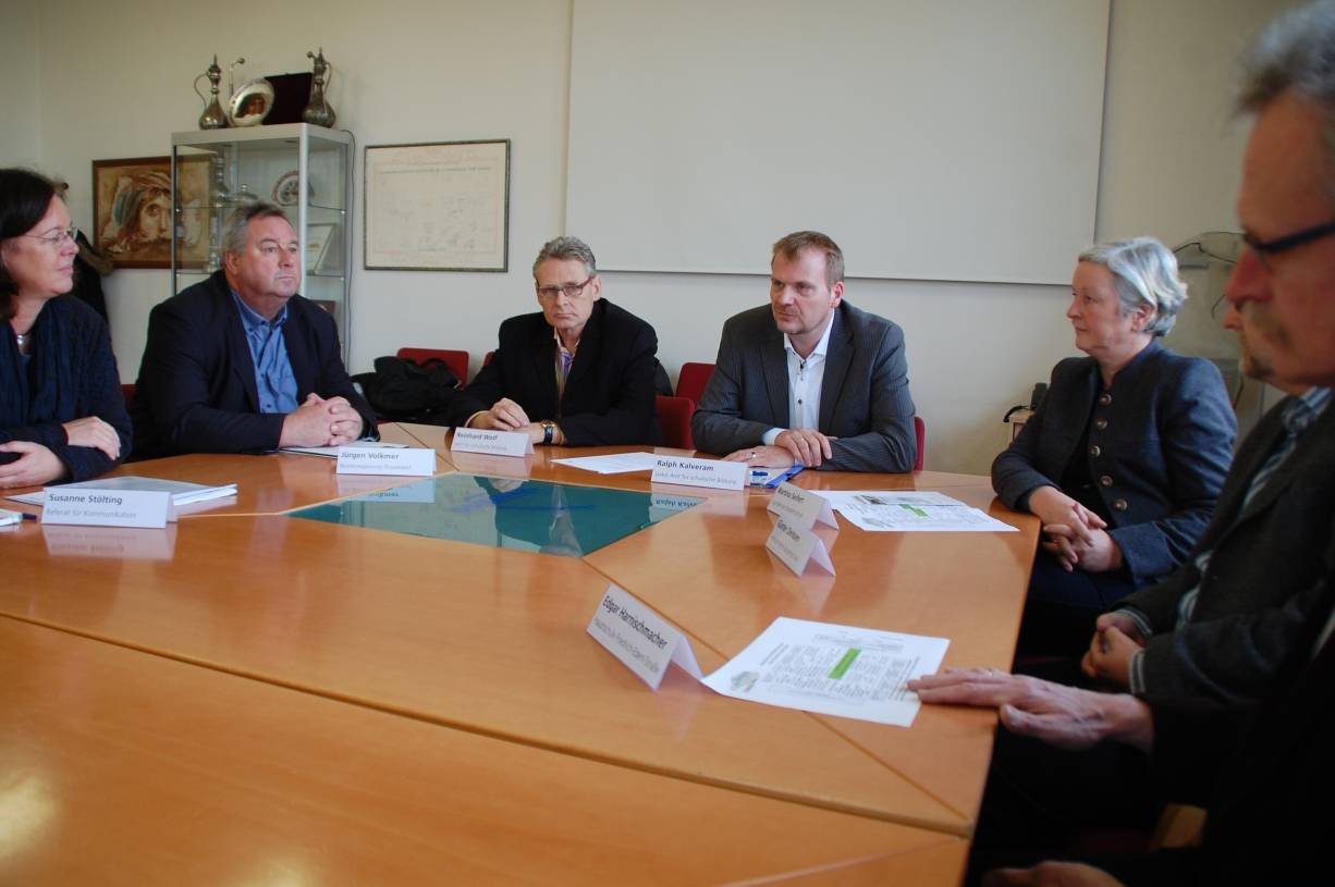 Pressekonferenz im Rathaus Duisburg: Hier wurde die Genehmigung der Sekundarschule in Rheinhausen verkündet und das Anmeldeteam vorgestellt.