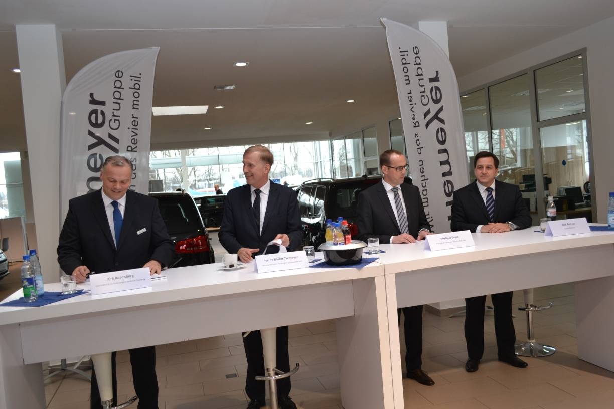 Freude im Autohaus Tiemeyer