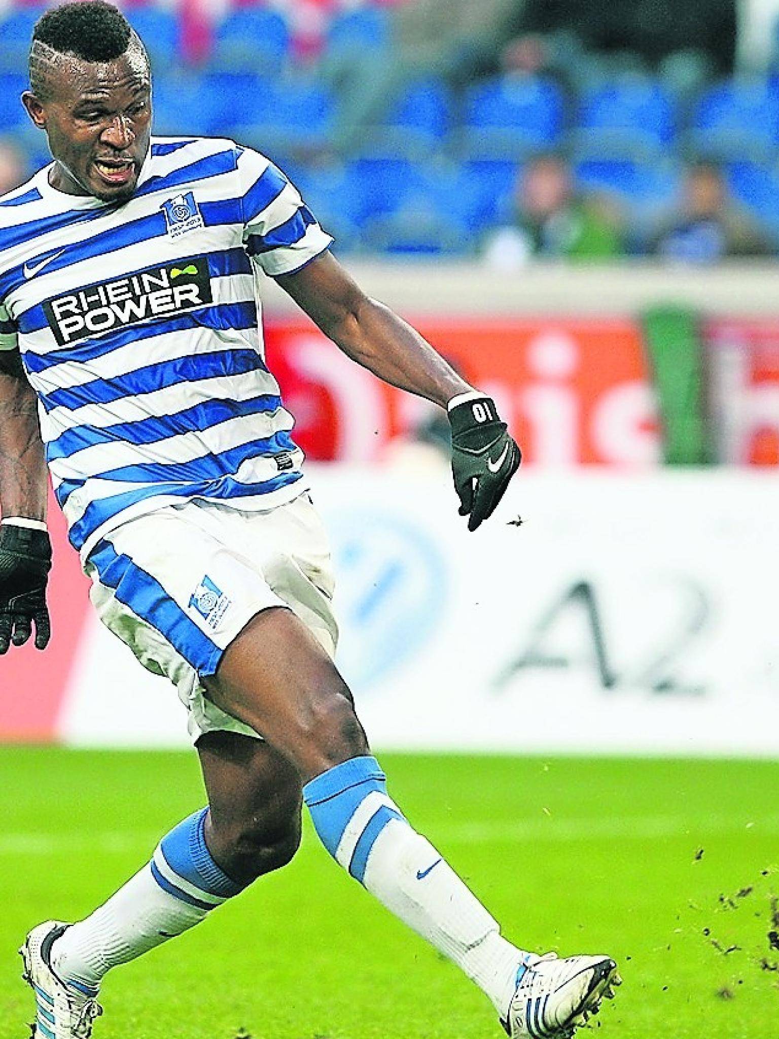 So sollte es am Samstag wieder sein: Kingsley Onuegbu trifft beim letzten Heimspiel gegen Unterhaching (30. November 2013) entschlossen zum 2:0 - der Fisch war gegessen.