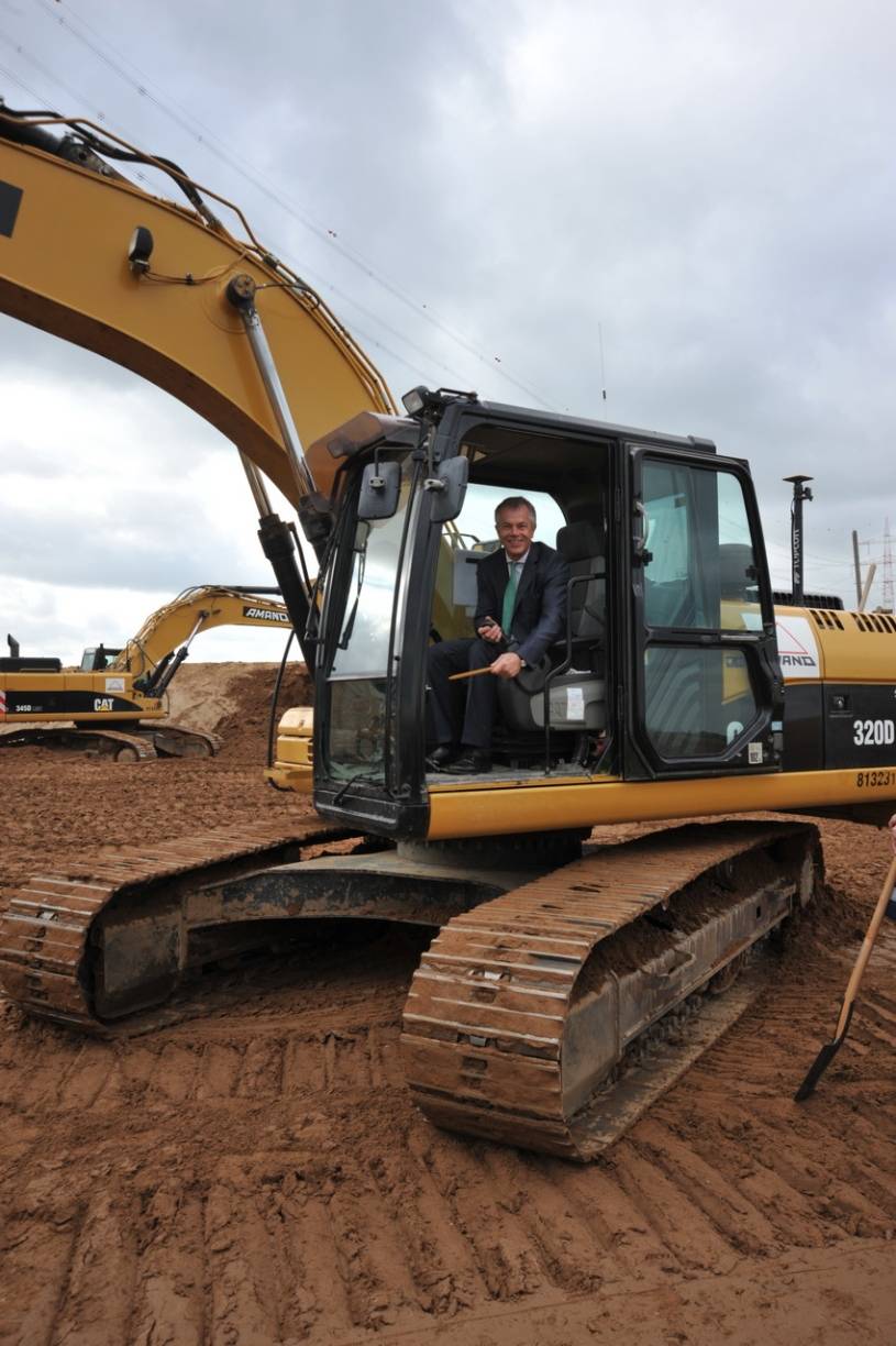  Offensichtlich machte die Bedienung des Baggers dem Landes-Umweltminister richtig Spaß. Danach .... 