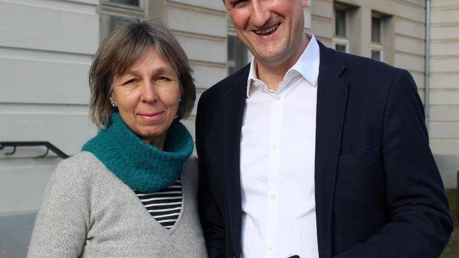 Nach der Haushaltsklausur: Die Grünen-Politiker Heidi Matthias und Thorsten Hansen referieren die Ergebnisse der Beratungen ihrer Stadtratsfraktion.