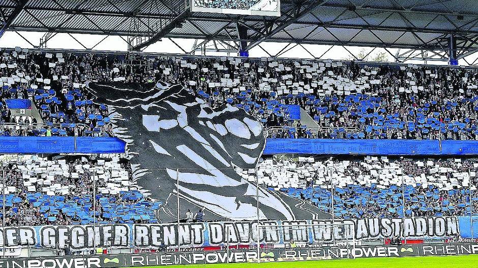 Fans singen: „Kämpfen bis zum Ende“