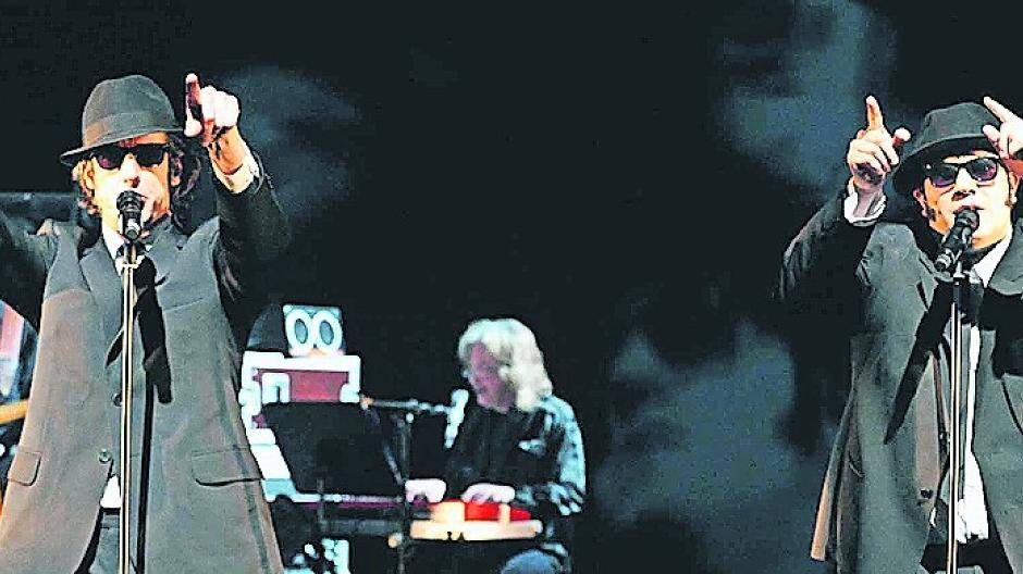  Zu später Stunde: die Blues Brothers heizen auch in diesem Jahr den Besuchern wieder kräftig ein. 