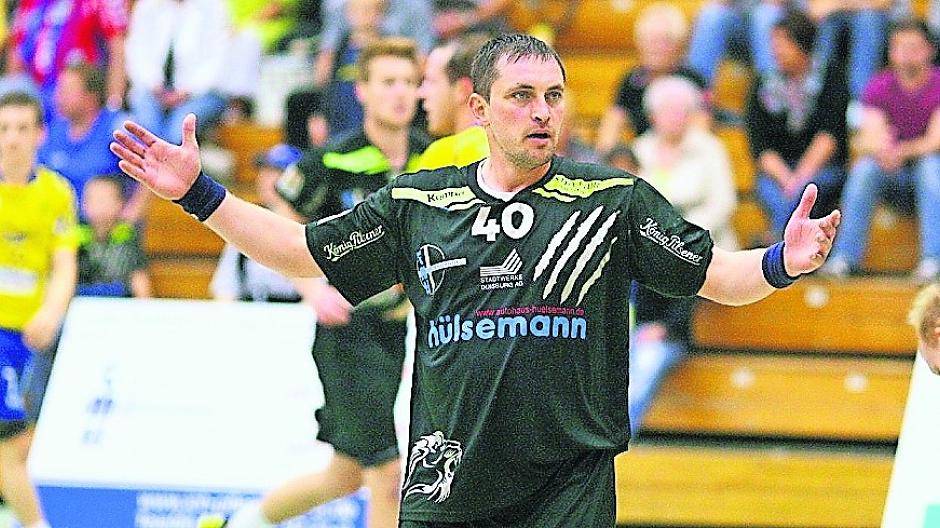 Was nun? Jörg Förderer, hier noch im Trikot beim Derby gegen Krefeld, hat bei den OSC Löwen hingeschmissen.