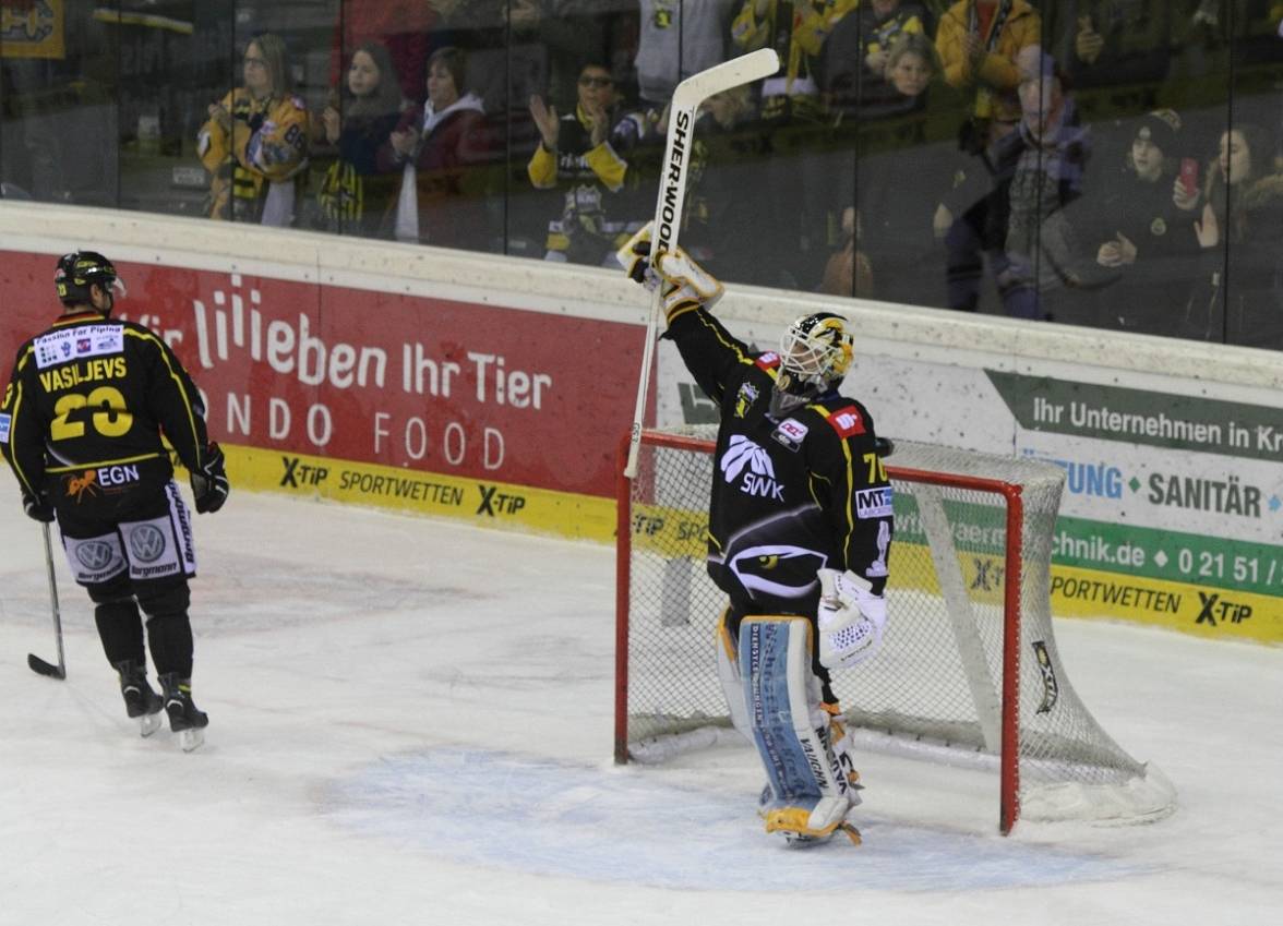 Krefeld Pinguine gewinnen das Kellerduell in Schwenningen 4:2 / Sonntag kommt Augsburg: Der Schlussakkord der Pinguine