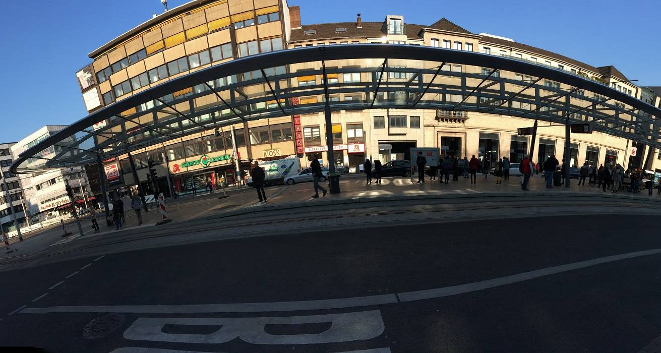 Fehlende Glaselemente und Risse: Glasdach-Bauarbeiten am Ostwall dauern acht Nächte