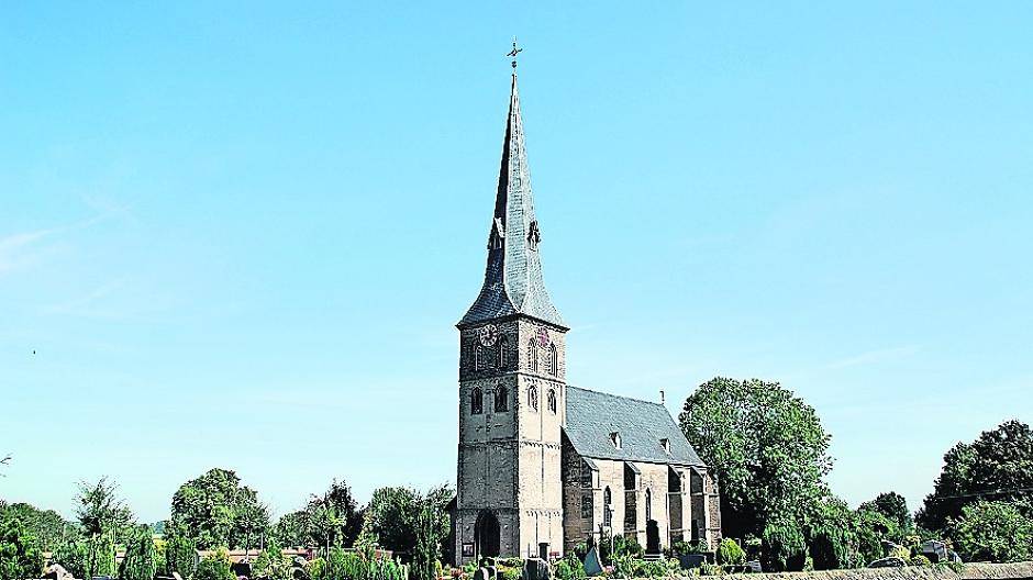 Die evangelische Dorfkirche Baerl lädt bereits um 19 Uhr ein. Die „Baalsche Kraaien“ präsentieren Mundart und der MGV „Constantia“ Baerl Sangeskunst in tiefer Tonlage.