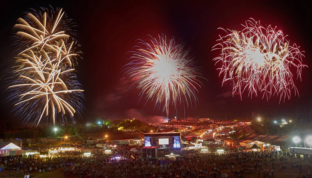  Beim Country-Festival in der Müllenbachschleife wird auch stimmungstechnisch ein Feuerwerk abgebrannt. 