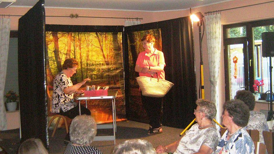 Das Seniorentheater Moers sorgte für gute Laune in der AWO-Begegnungsstätte Eick-West.