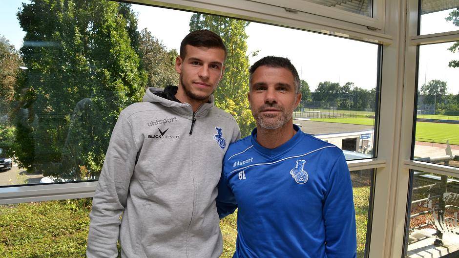 „Jetzt hast du dir selber Druck gemacht.“ Trainer Gino Lettieri und Eventuell-MSV-Debütant Andreas Wiegel.