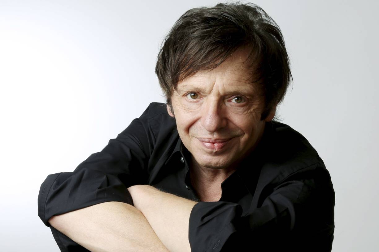 Zur Zeit tourt der Kölner Songschreiber Purple Schulz (Verliebte Jungs, Sehnsucht, Kleine Seen u.v.a.) mit seinem Gitarristen Schrader durch Deutschland. Am 30. April ist er in Rheinhausen.