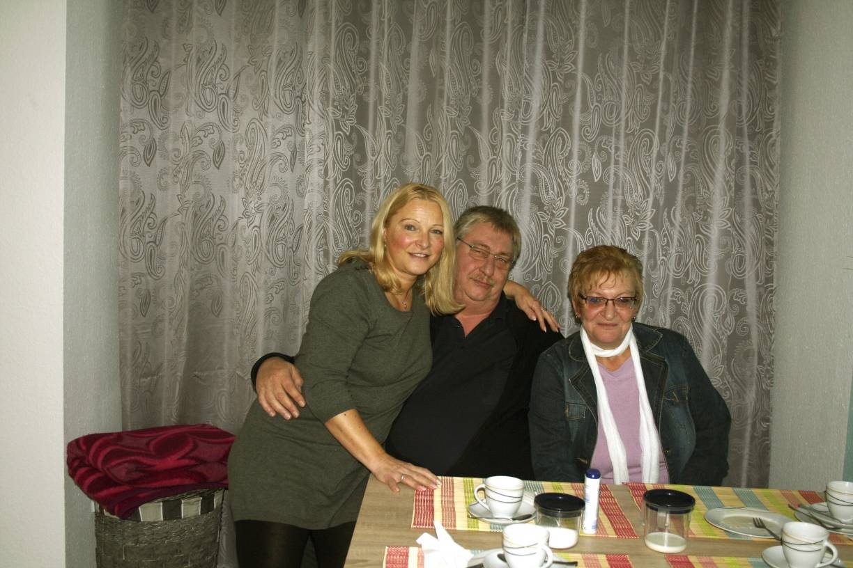 Elfi van Drunen, Holger Stelzer und Heike Kolberg freuen sich auf neue Mitglieder bei der Gruppe „Singles (ab 50) rund um Moers und Umgebung“.