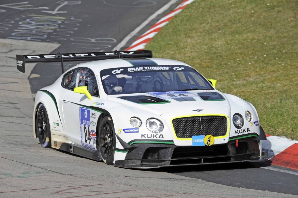  Lance David Arnold auf Bentley: Wie es sich für einen englisches Fahrzeug gehört - rechtsgelenkt, aber leider zu laut. 