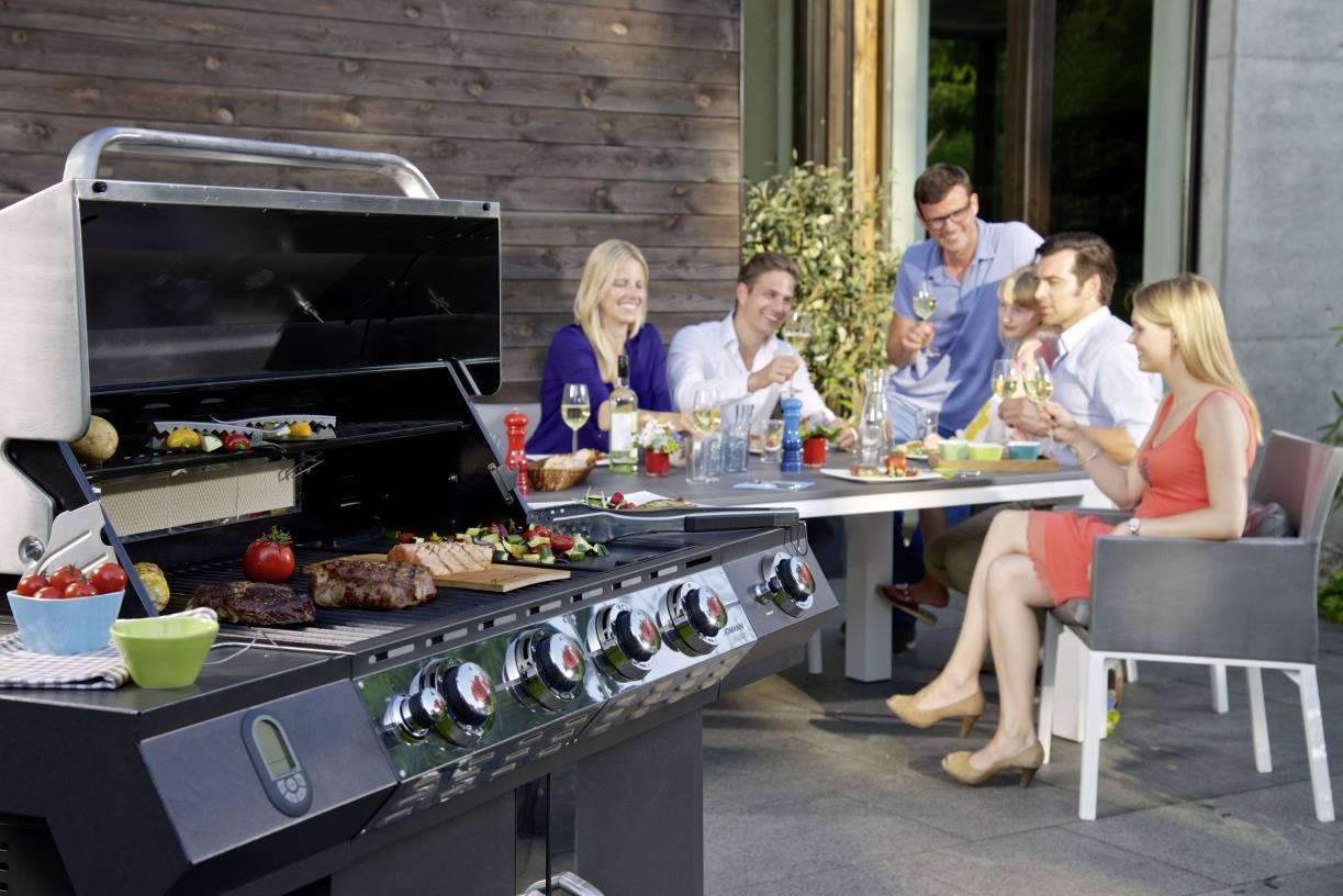  Grillen gehört einfach zum Sommer dazu! Wer sich an die gängige Nachtruhe hält und darauf achtet, dass die Rauchbelastung nicht überhandnimmt, kann den Grillabend genießen. 