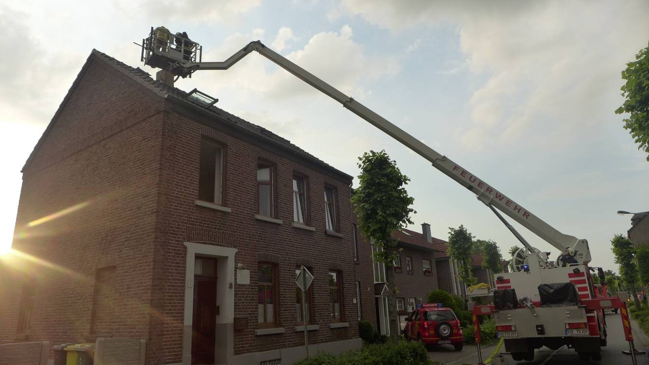 Blitz schlug in Dachstuhl ein