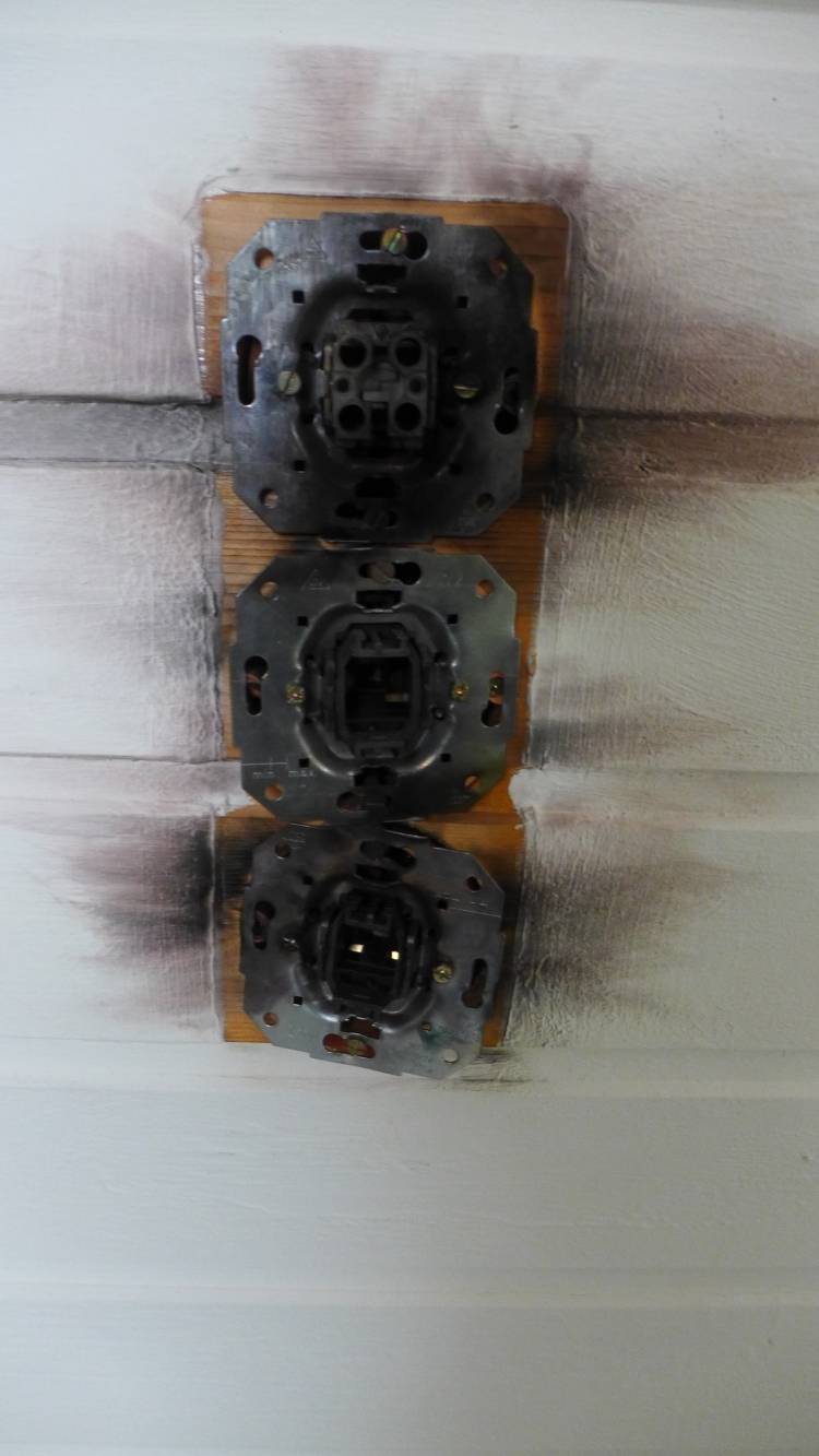 Blitz schlug in Dachstuhl ein