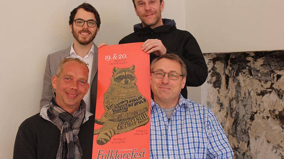  Laden zum Folklorefest ein: Vorsitzender Harry Emke (l.), Programmleiter Winfried Kappes (r.), Sprecher Constantin Vennekel (oben l.) und Platzorganisator Michael Spatz (oben r.). 
