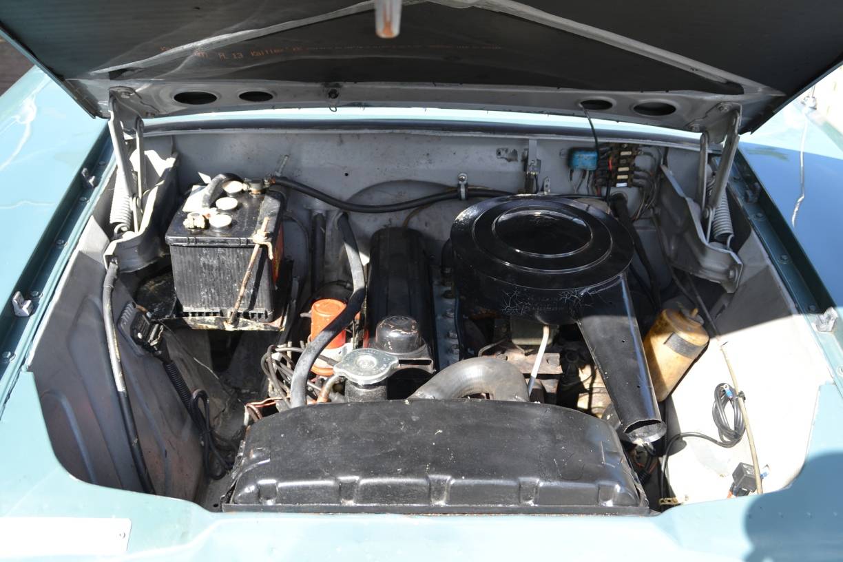  Der Sechszylinder liegt tief im Motorraum verborgen. 