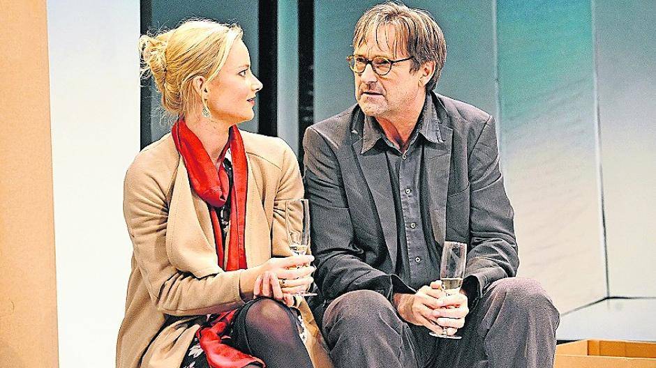 „Wir lieben und wissen nichts“ - amüsante Beziehungstragödie mit Teresa Weißbach und Helmut Zierl.