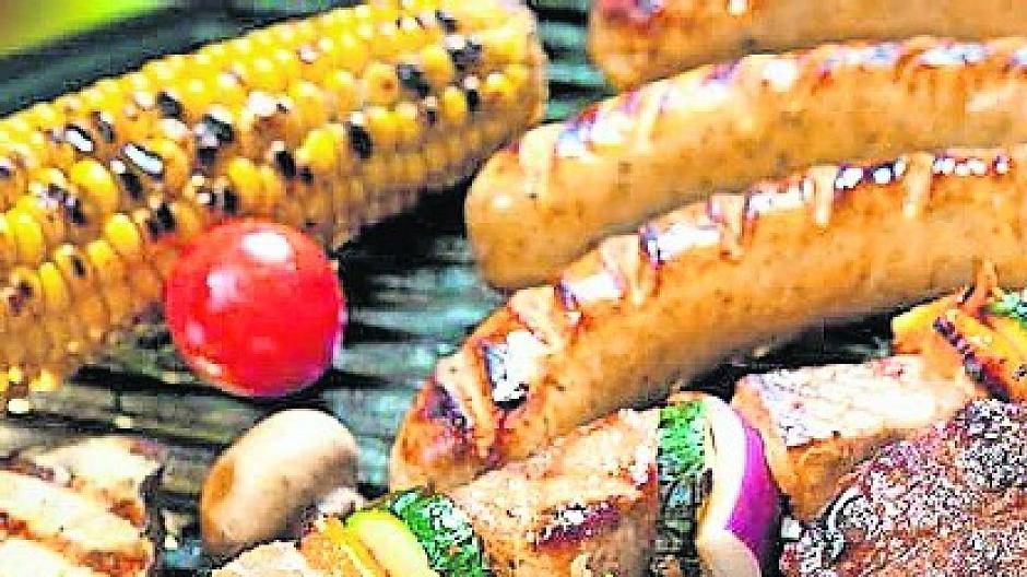 Neben den logistischen Programmpunkten gibt es unterhaltsame Live-Acts, welche man bei herzhaften Grill-Köstlichkeiten und süßen Desserts genießen kann. Außerdem kann man sich bei über die Erfolgsgeschichte logport informieren und mehr über die aktuelle Entwicklung in der Region erfahren.