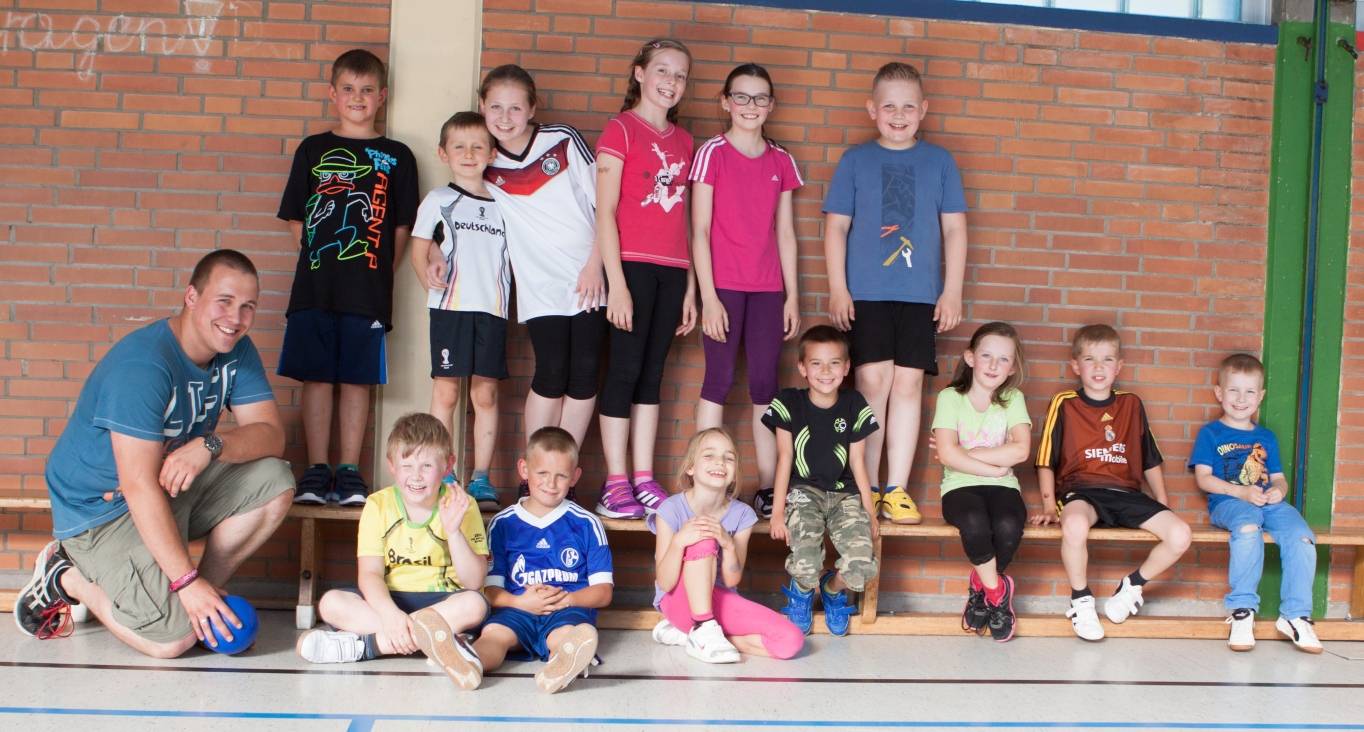 Daumen hoch für den TuS! Die Gruppe „Spiele-spielen-für-Kinder“ ist für Kids von 3 bis 11 Jahren gedacht. Dabei stehen viel Bewegung und der Spaß im Vordergrund.